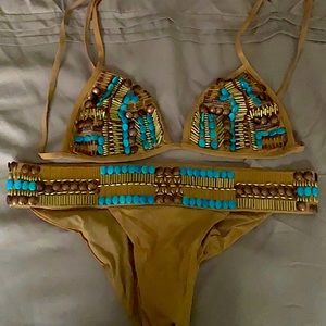 Extremely RARE Beach Bunny Bronze bikini set 🩵☀️🤎